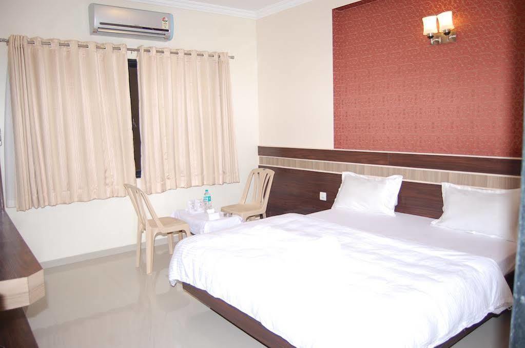 Hotel Sai Pancham Shirdi Dış mekan fotoğraf